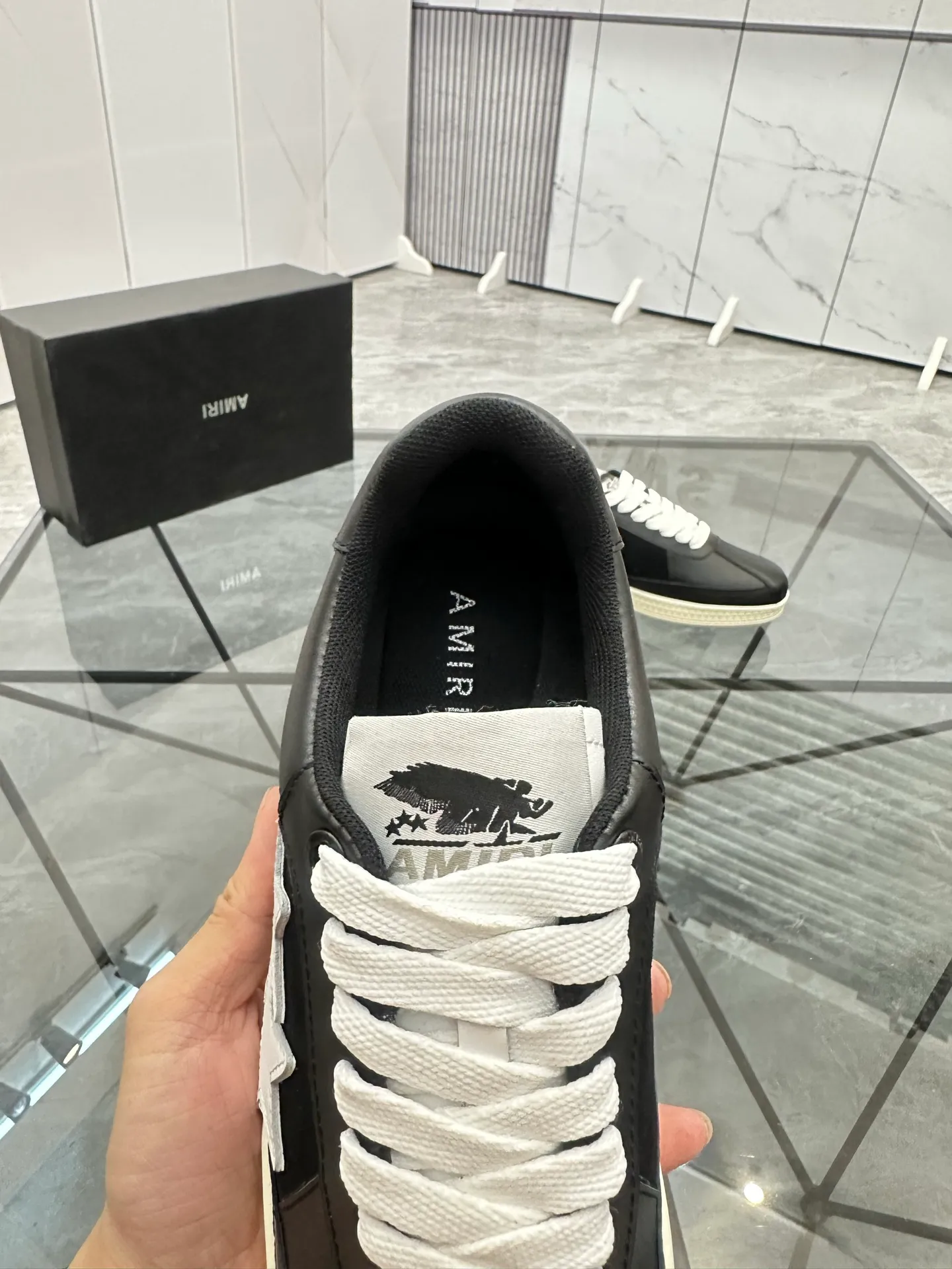 Men's shoes: 💰P420¥ Product trademark: AMIRI* "Amir*" low-top casual shoes Regular size: 38-45 (can be customized to 46) Product material: imported cowhide upper, breathable lining, original outsole. Number: 001